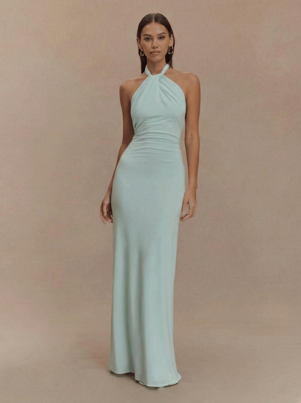 Figursyet maxikjole til kvinder med halterneck